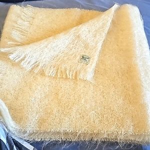 VINTAGE NEW - YARROWVALE 100% MOHAIR CREAM SCARF WRAP - woven scotland